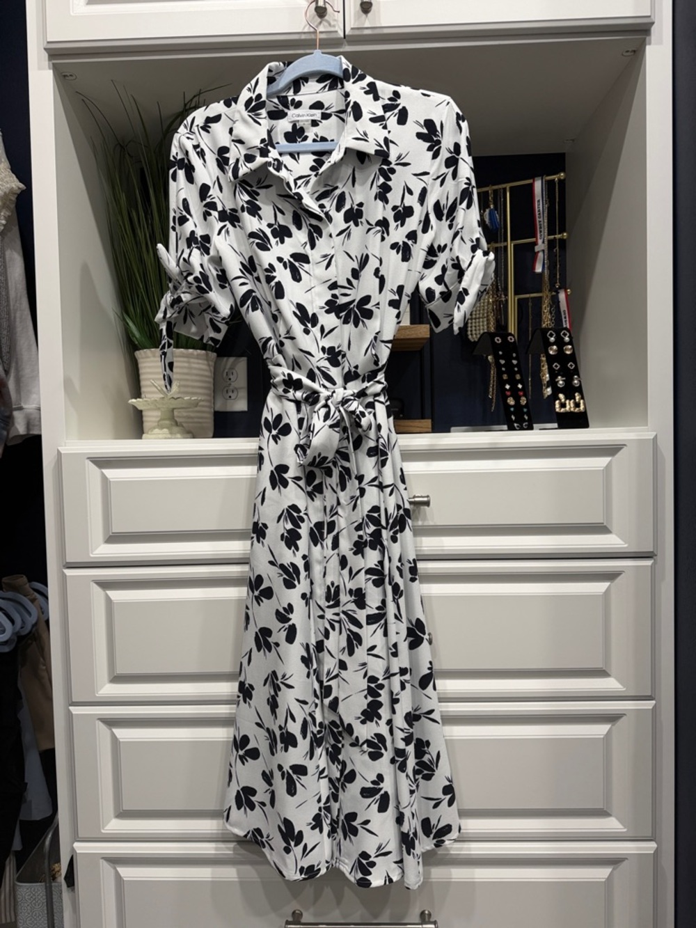 Calvin Klein White Midi Shirt Dress w/DARK NAVY BLUE Floral Print with Pockets